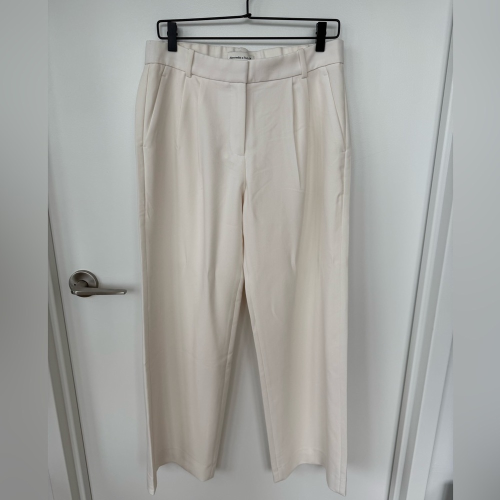 Abercrombie Sloane Low Rise Tailored Wide Leg Pant - Cream - Size 28R